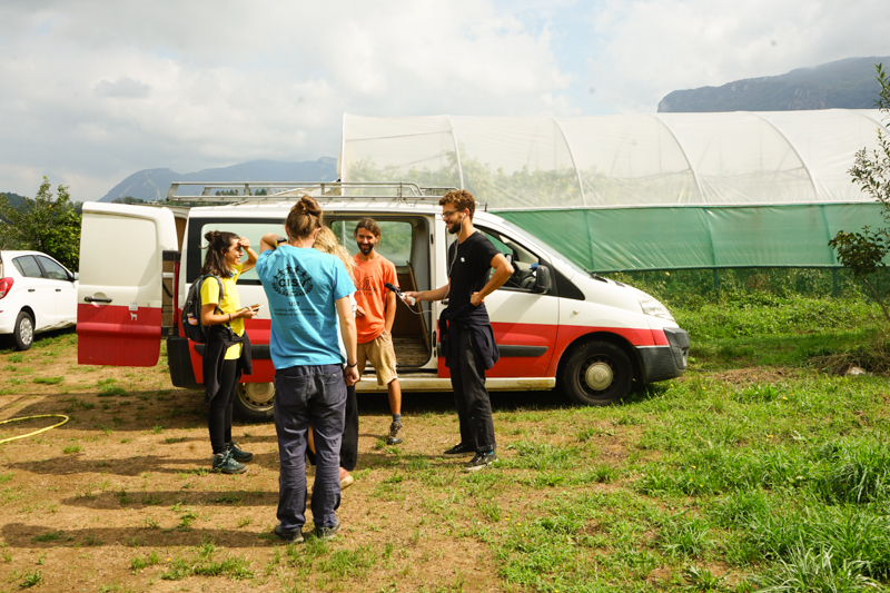 Students interviewing local producers, French cycle. 