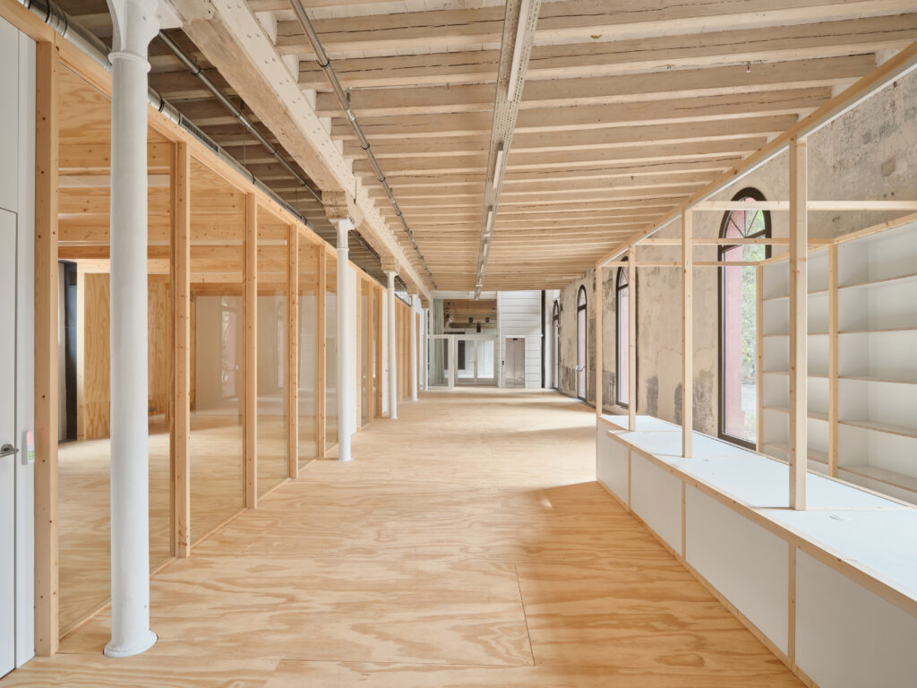 © Palo Alto Incubator. TALLER 9s ARQUITECTES. Photo: Adrià Goula Sardà