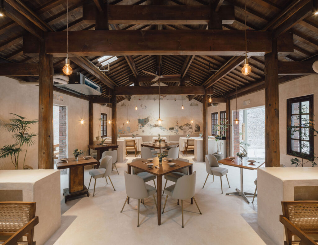 Chinese Restaurant ©Runzi Zhu